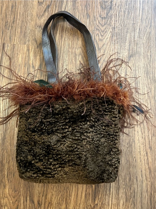 Vintage Handbags - Faux Shearling Tote with Feather Trim - Brown 90s Y2K purse fuzzy furry purse